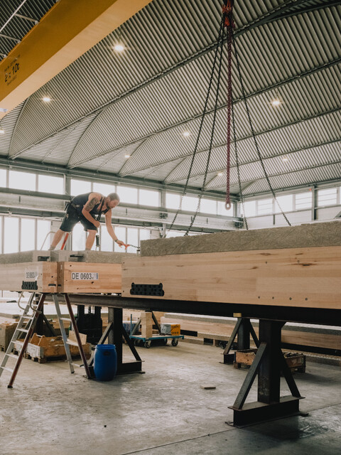 Vorproduziert auf die Baustelle: Jede Woche wuchs das Gebäude ein Geschoss in die Höhe.